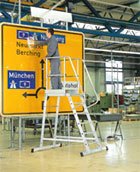 1-puolinen huoltotaso palkeilla